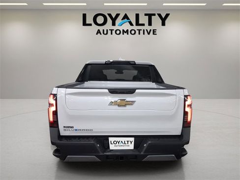Used 2025 Chevrolet Silverado EV LT image 4