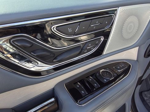 Used 2020 Lincoln Navigator Black Label w/ Cargo Convenience Package image 12