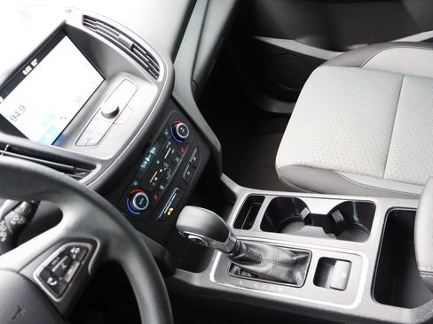 Used 2019 Ford Escape SE FWD image 18