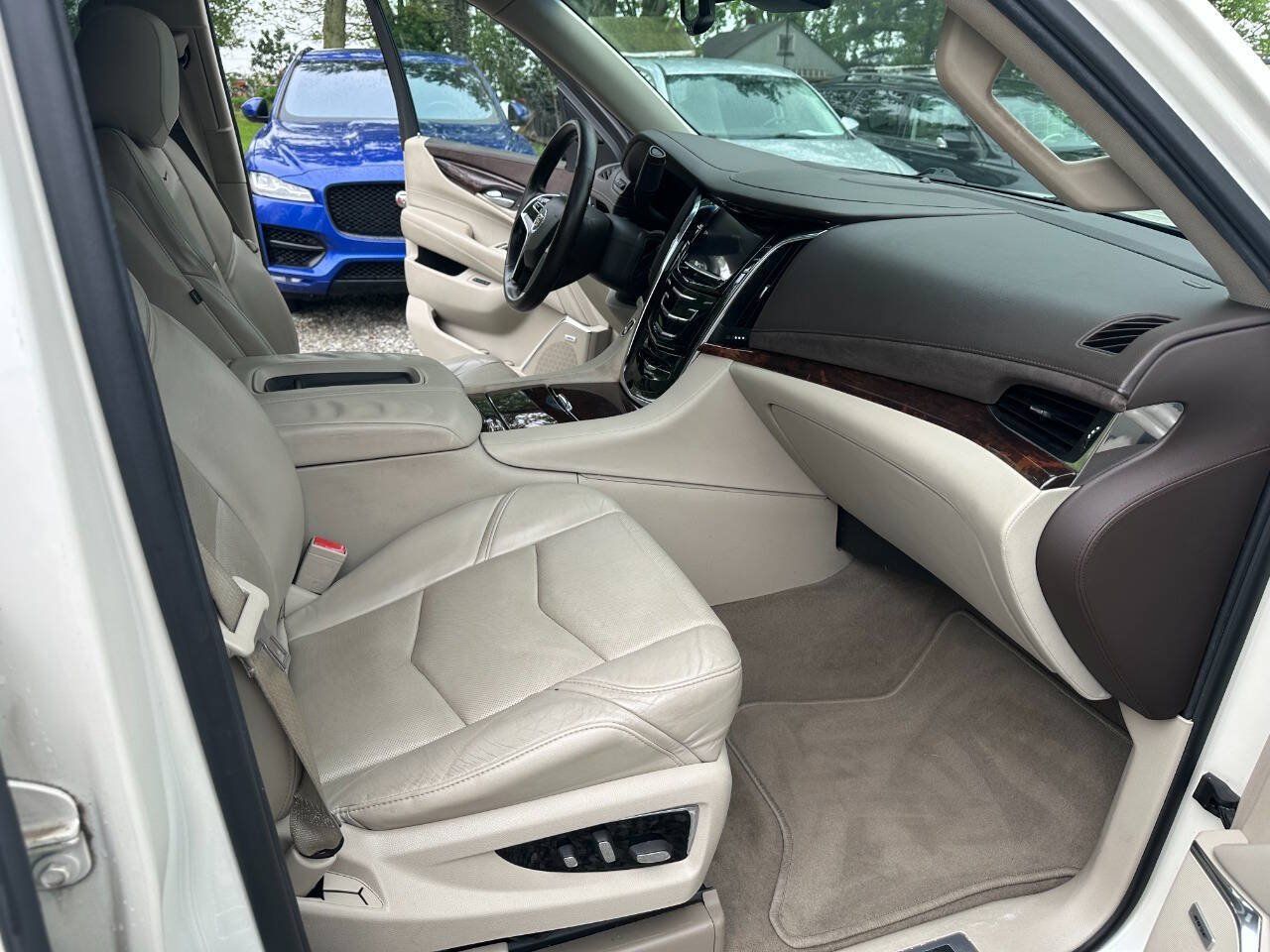 Used 2015 Cadillac Escalade ESV Luxury AWD/4WD image 23