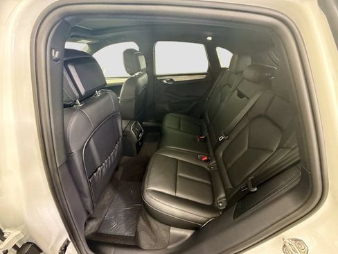 Used 2026 Porsche Macan AWD/4WD image 19