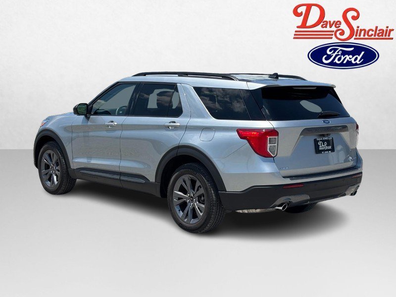 Used 2024 Ford Explorer XLT w/ Equipment Group 202A AWD/4WD image 9