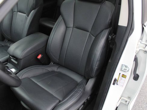 Used 2024 Subaru Ascent Limited w/ Technology Package AWD/4WD image 3