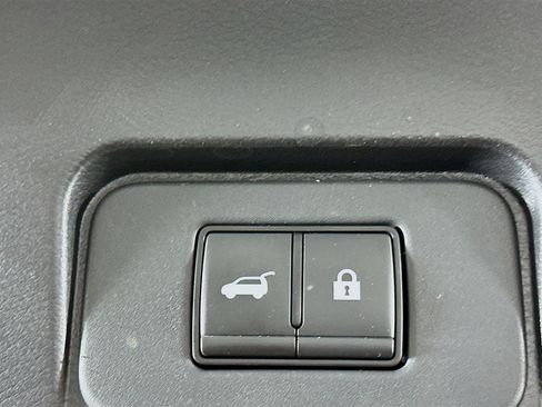 Used 2023 Nissan Rogue SL w/ SL Premium Package image 31