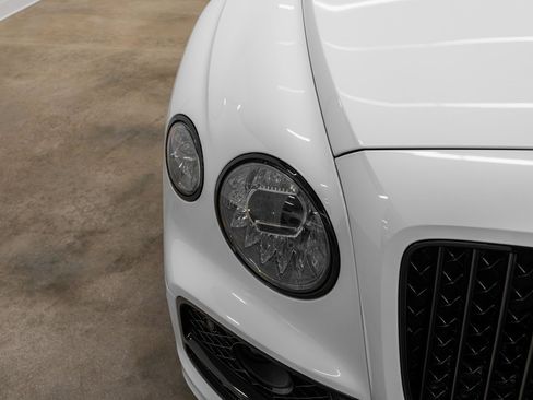 Used 2022 Bentley Flying Spur Plug-In Hybrid image 14
