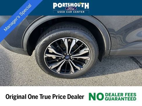 Certified 2022 Ford Escape SE w/ SE Sport Appearance Package image 27