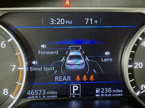 Used 2024 Nissan Altima 2.5 SV image 19