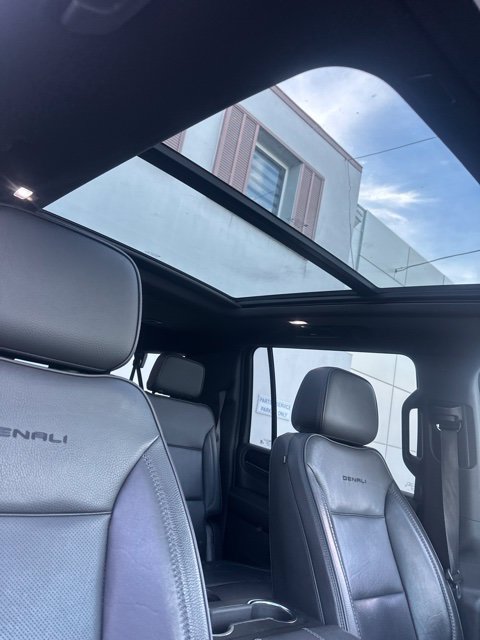Used 2022 GMC Yukon XL Denali RWD image 9
