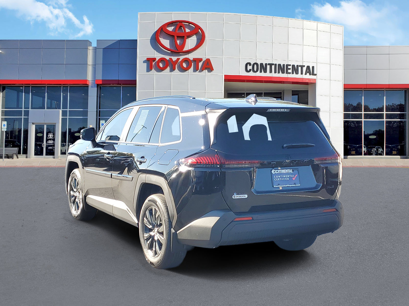 Used 2026 Toyota RAV4 XLE Premium FWD image 4