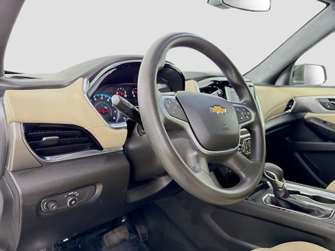 Used 2023 Chevrolet Traverse LS FWD image 11