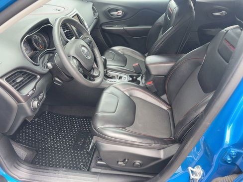 Used 2022 Jeep Cherokee Trailhawk w/ Trailer Tow Group image 5