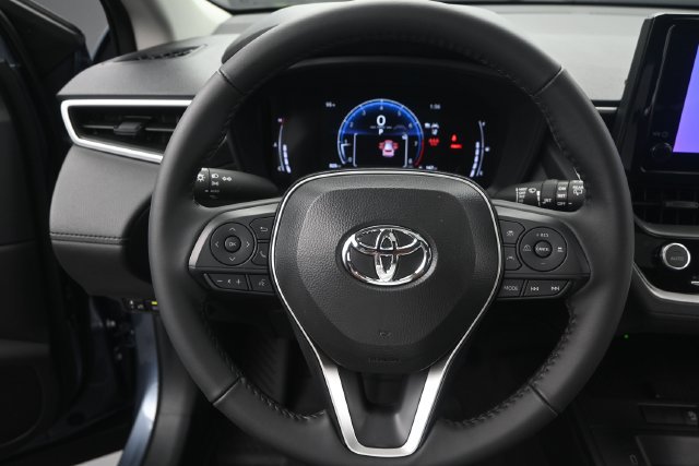 Used 2026 Toyota Corolla Cross LE w/ Moonroof Package FWD image 5