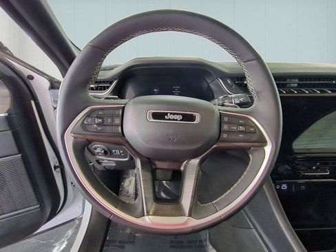 Used 2024 Jeep Grand Cherokee L Limited image 16