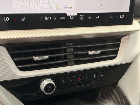 Certified 2025 Ford Explorer Active RWD image 21