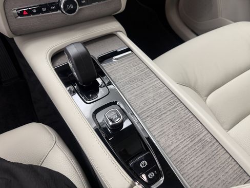 Certified 2024 Volvo XC90 T8 Plus image 21