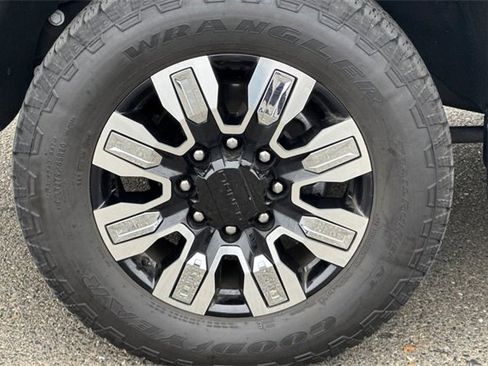 Used 2025 GMC Sierra 2500 Denali image 45