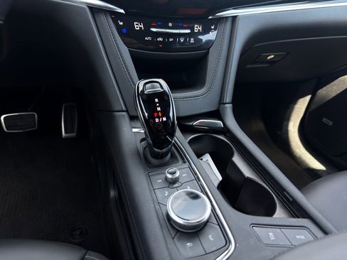 Used 2024 Cadillac XT6 Sport image 15