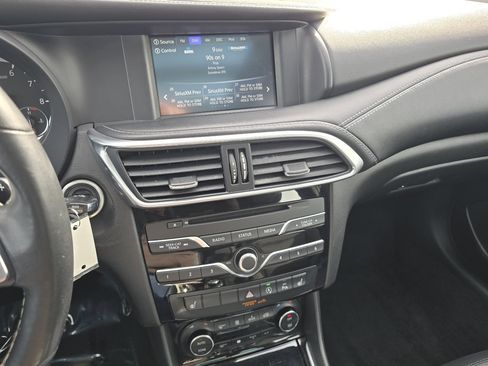 Used 2019 INFINITI QX30 w/ Navigation Package image 37