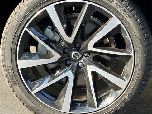 New 2025 Volvo XC90 B6 Plus w/ Protection Package Premier image 34