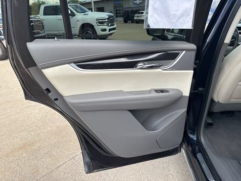 Used 2022 Cadillac XT6 Premium Luxury w/ Technology Package AWD/4WD image 21