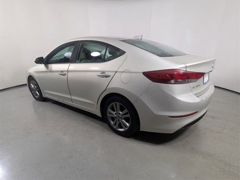 Used 2017 Hyundai Elantra SE image 5