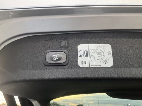Used 2018 Ford Escape Titanium w/ Ford Safe & Smart Package image 32