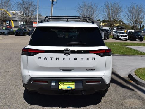 New 2026 Nissan Pathfinder Platinum image 8