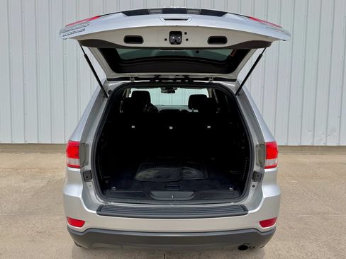 Used 2012 Jeep Grand Cherokee Laredo w/ Laredo E Group AWD/4WD image 16