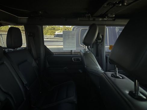 Certified 2025 Ford Bronco Outer Banks w/ Sasquatch Package AWD/4WD image 19