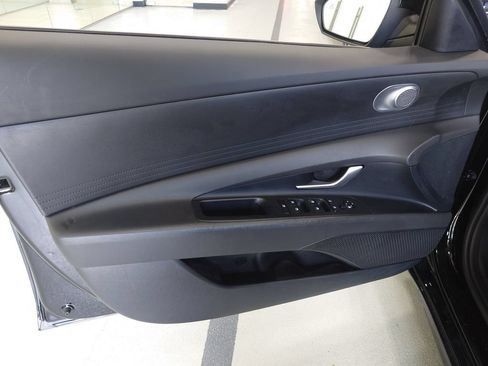 Certified 2024 Hyundai Elantra SE FWD image 11