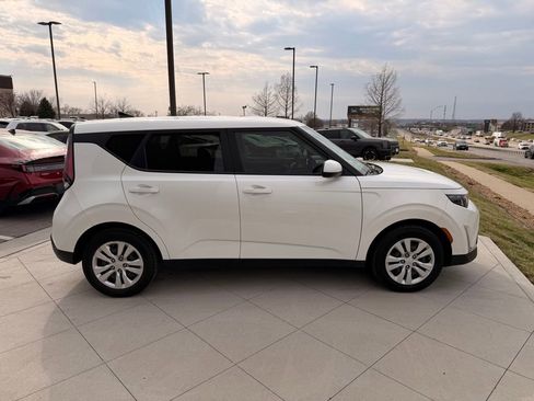 Used 2023 Kia Soul LX image 6