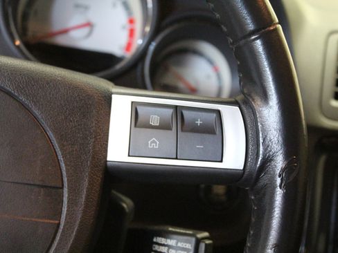 Used 2010 Dodge Challenger R/T image 9