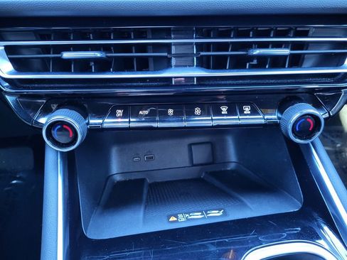 Used 2024 Chevrolet Traverse RS image 15