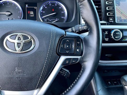 Used 2019 Toyota Highlander Limited Platinum FWD image 23