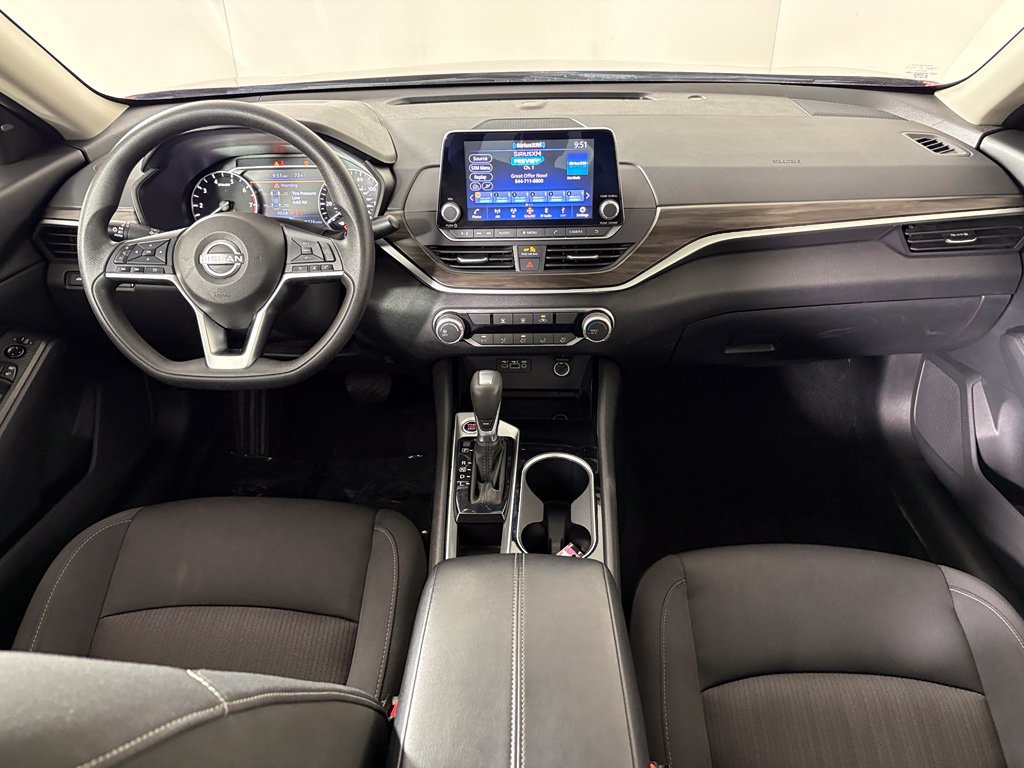Used 2024 Nissan Altima 2.5 SV FWD image 31