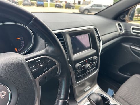 Used 2021 Jeep Grand Cherokee Laredo image 9