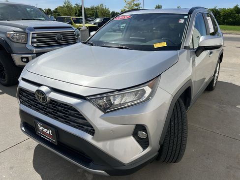 Used 2019 Toyota RAV4 Limited AWD/4WD image 3