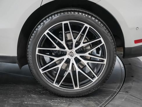 Certified 2023 Porsche Macan AWD/4WD image 13