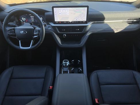 New 2026 Ford Explorer Platinum RWD image 2