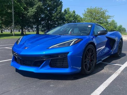 Used 2024 Chevrolet Corvette Z06 RWD image 4