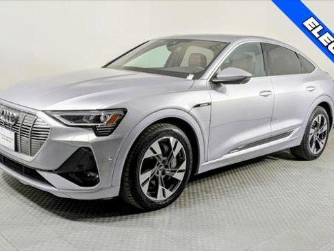 Used 2022 Audi e-tron Premium Plus w/ Premium Plus Package image 2