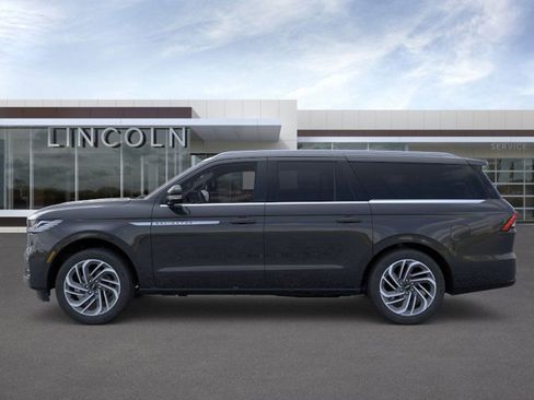 New 2025 Lincoln Navigator L Reserve image 3