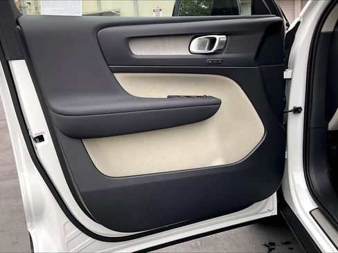 New 2026 Volvo XC40 B5 Plus w/ Protection Package Premier image 24