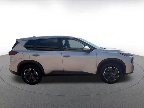 Used 2025 Nissan Rogue SV FWD image 16