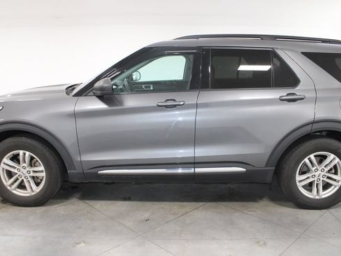 Used 2024 Ford Explorer XLT RWD image 6