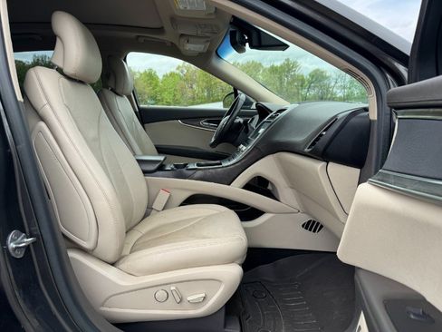 Used 2017 Lincoln MKX Reserve w/ Lincoln MKX Climate Package AWD/4WD image 19
