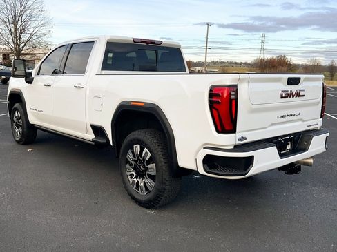 Used 2024 GMC Sierra 2500 Denali image 12