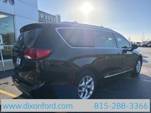 Used 2020 Chrysler Pacifica Limited image 7