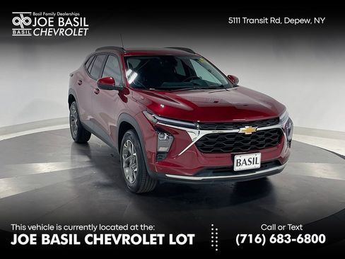 Used 2024 Chevrolet Trax LT w/ LT Convenience Package FWD image 1
