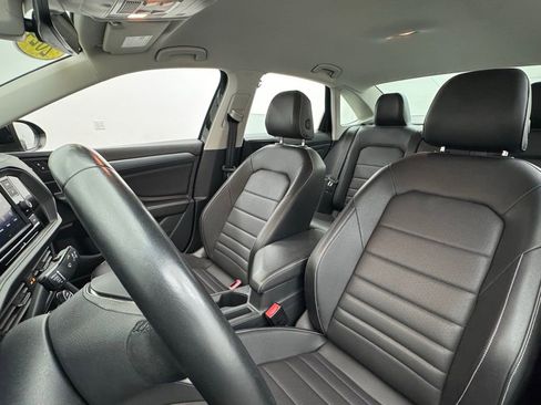 Used 2024 Volkswagen Jetta SE FWD image 16